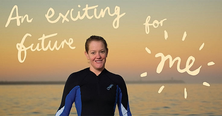 Aruma customer, Belinda, at the beach as part of her NDIS plan