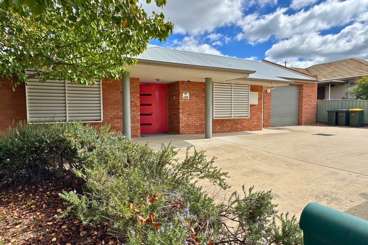 Front exterior of the Cowra SDA home.
